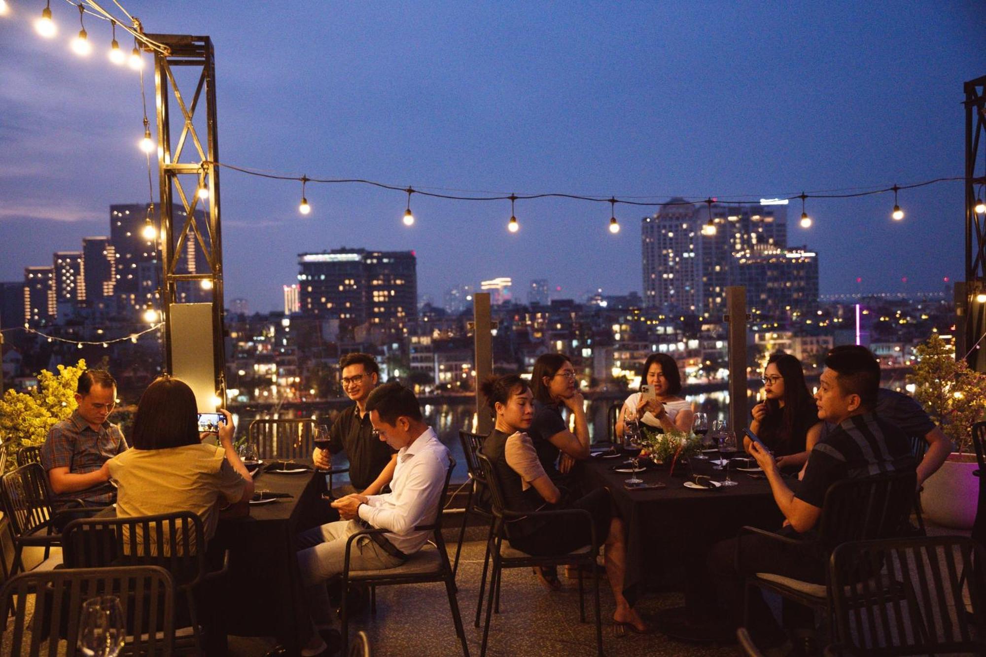 Margaery Boutique Apartment & Skyon9 Rooftop Bar Hanoi Exterior foto